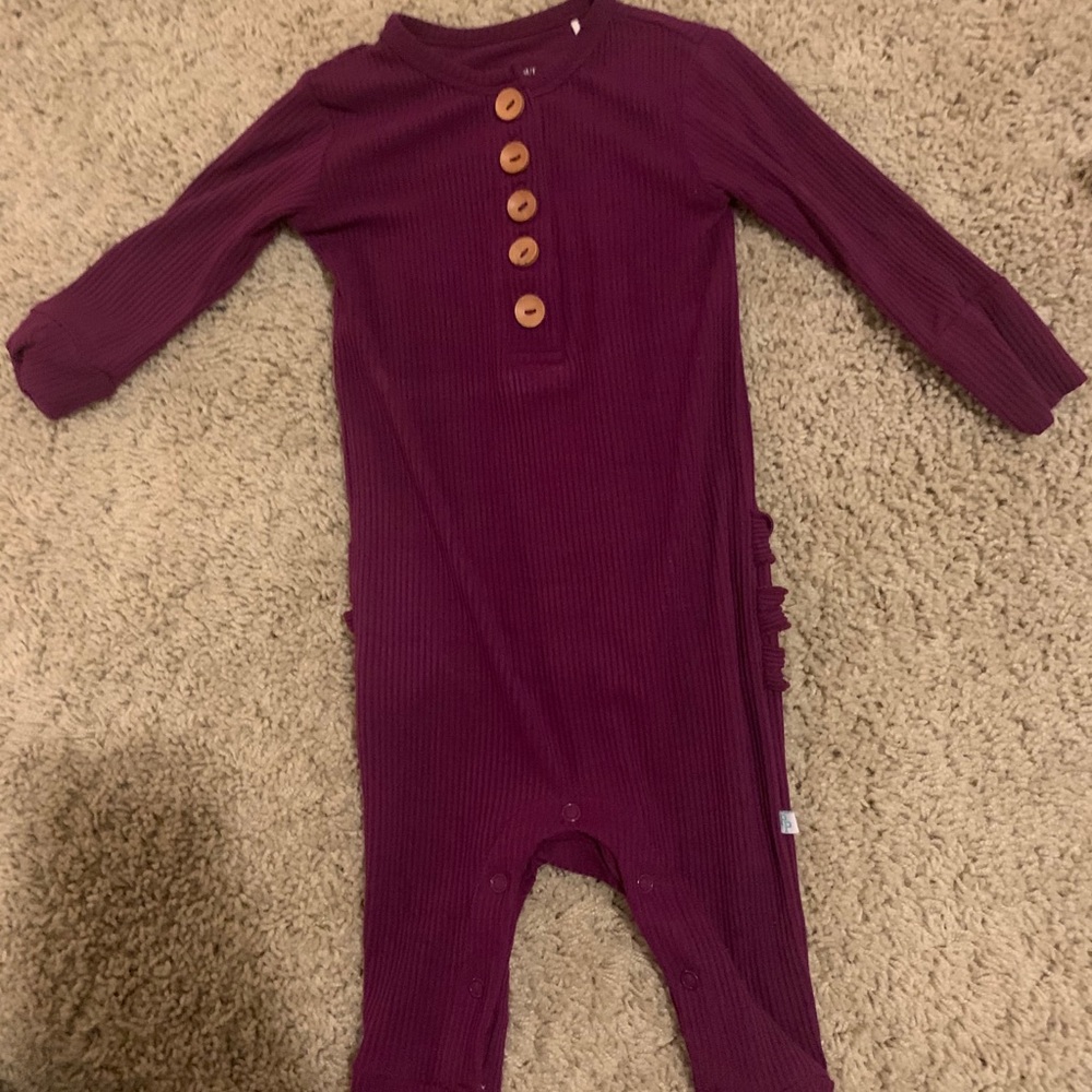 Posh peanut discontinued “orchid” ribbed romper